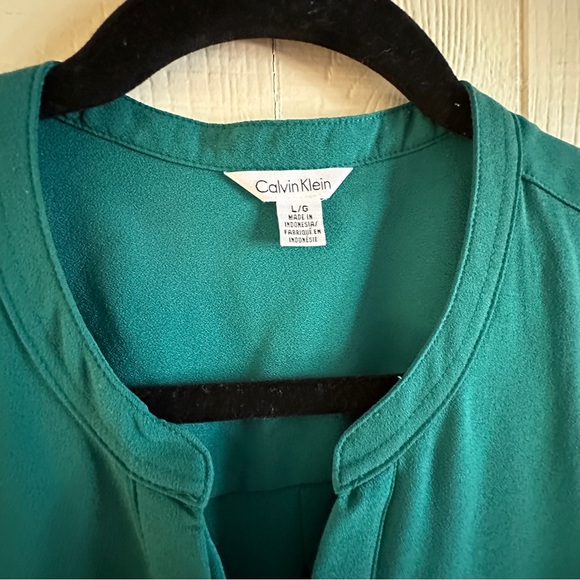 Calvin Klein emerald green tunic, NWOT. Size large, long sleeve with tabs. - Picture 4 of 6